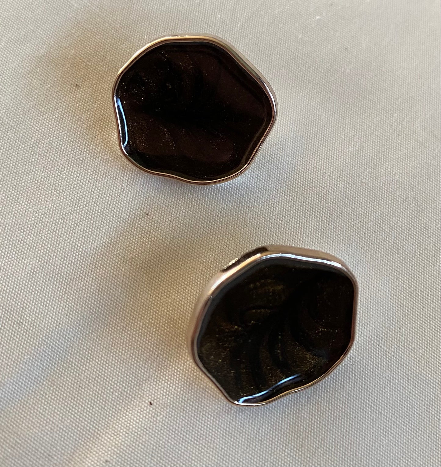 Shimmer-knapper i plast